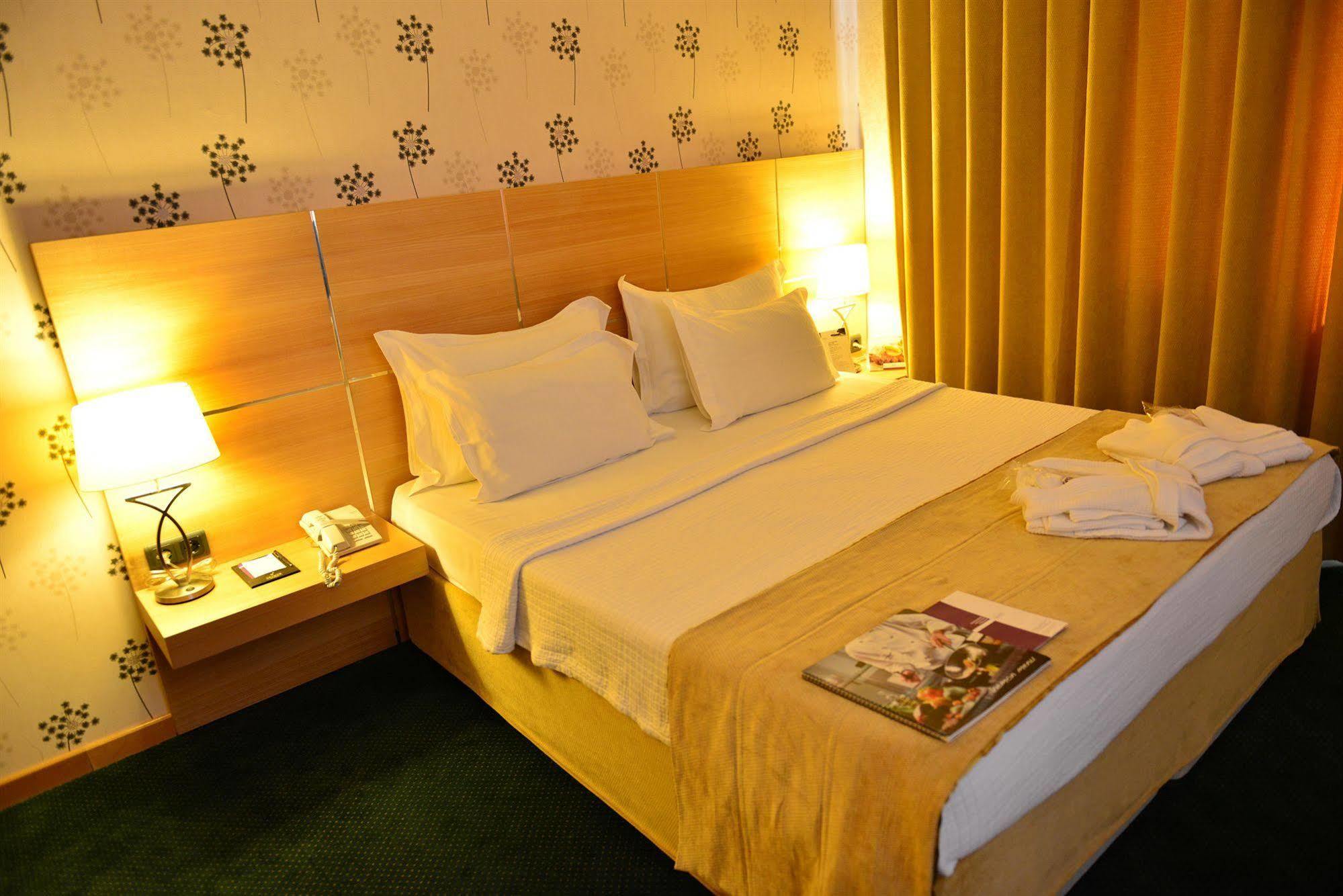 Anemon Grand Manisa Otel Exterior foto